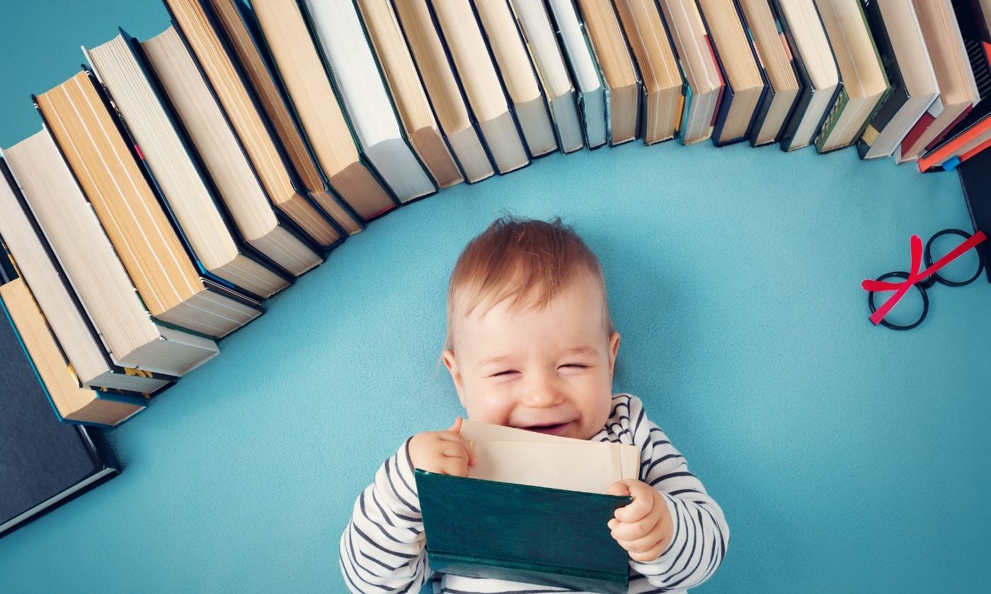 Bilderbücher treffen bereits im Babyalter auf Interesse. © candy1812/Adobe Stock